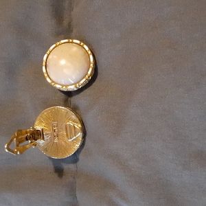 Gold Plated Round Vintage Earrings with marble color inside. Clip-ons (L1 160)